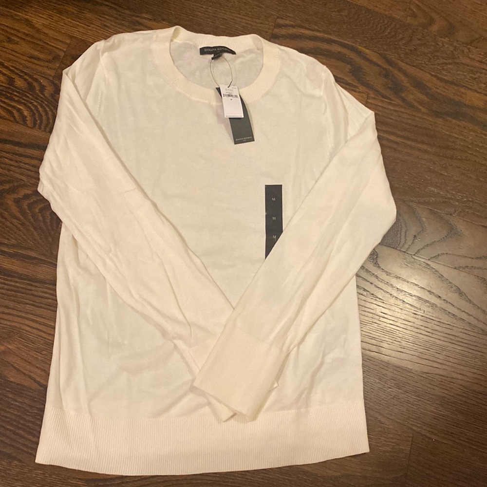 Banana Republic Factory Women’s light weight crew neck sweater